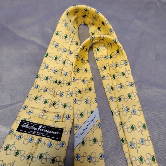 ❤️NWOT SALVATORE FERRAGAMO Yellow Fish Theme Silk Necktie Tie - Picture 5 of 6